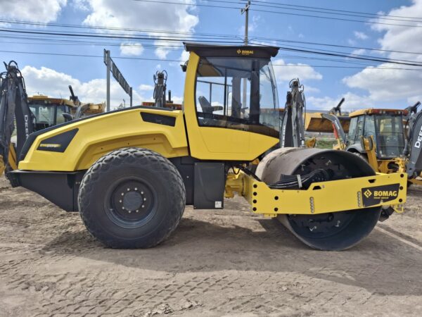 2023 BOMAG BW211D-5SL - Image 4