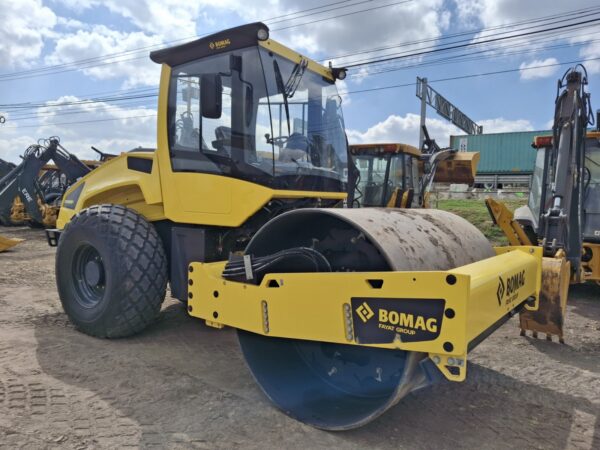 2023 BOMAG BW211D-5SL