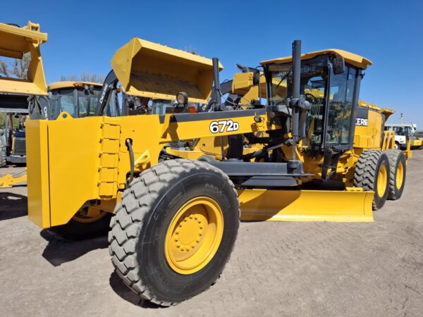 JOHN DEERE 672D
