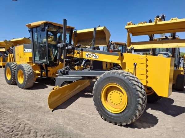 JOHN DEERE 672D - Image 3